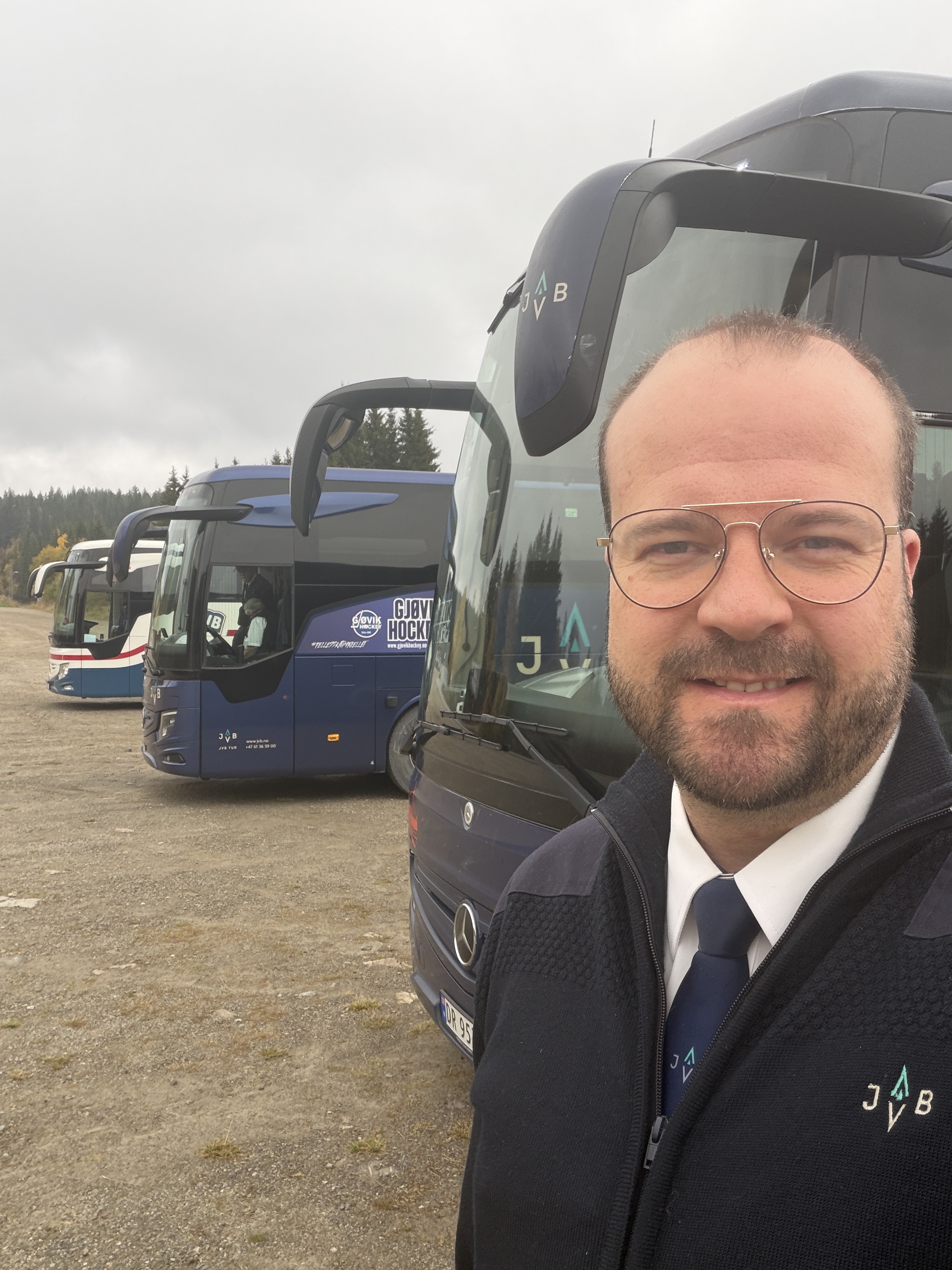 Chris Krogstad ved JVB-bussene